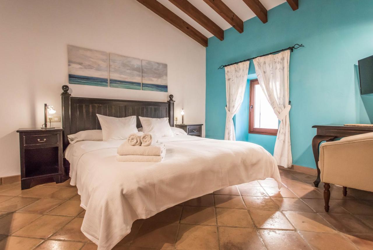 Petit Hotel Alaro Bagian luar foto